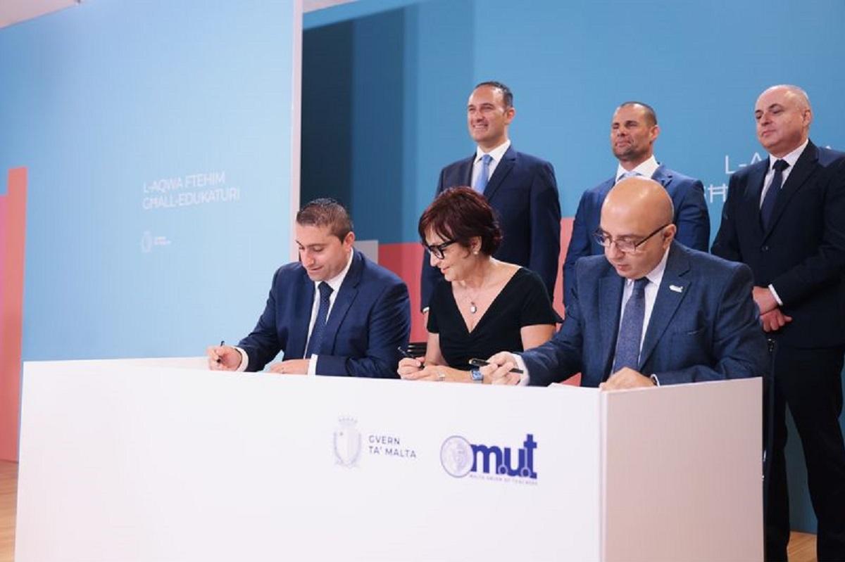 MUT signs a new Sectoral Agreement with the Government
